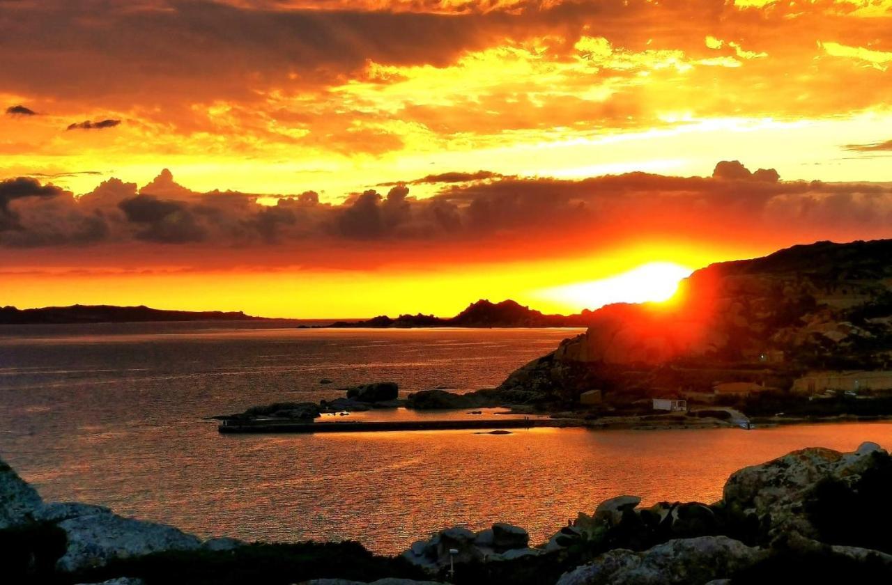 A Punta Tegge Il Mare La Spiaggia Il Tramonto La Maddalena  Exteriér fotografie