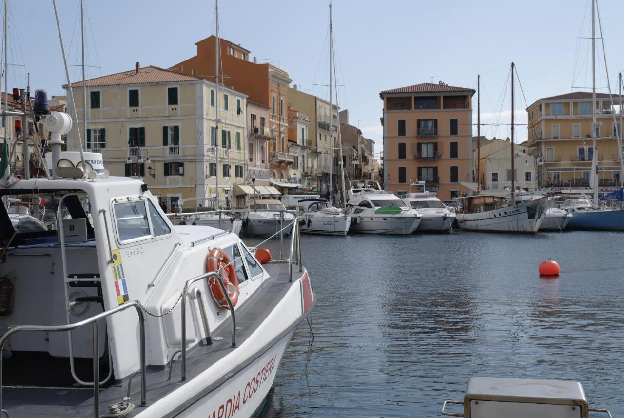 A Punta Tegge Il Mare La Spiaggia Il Tramonto La Maddalena  Exteriér fotografie